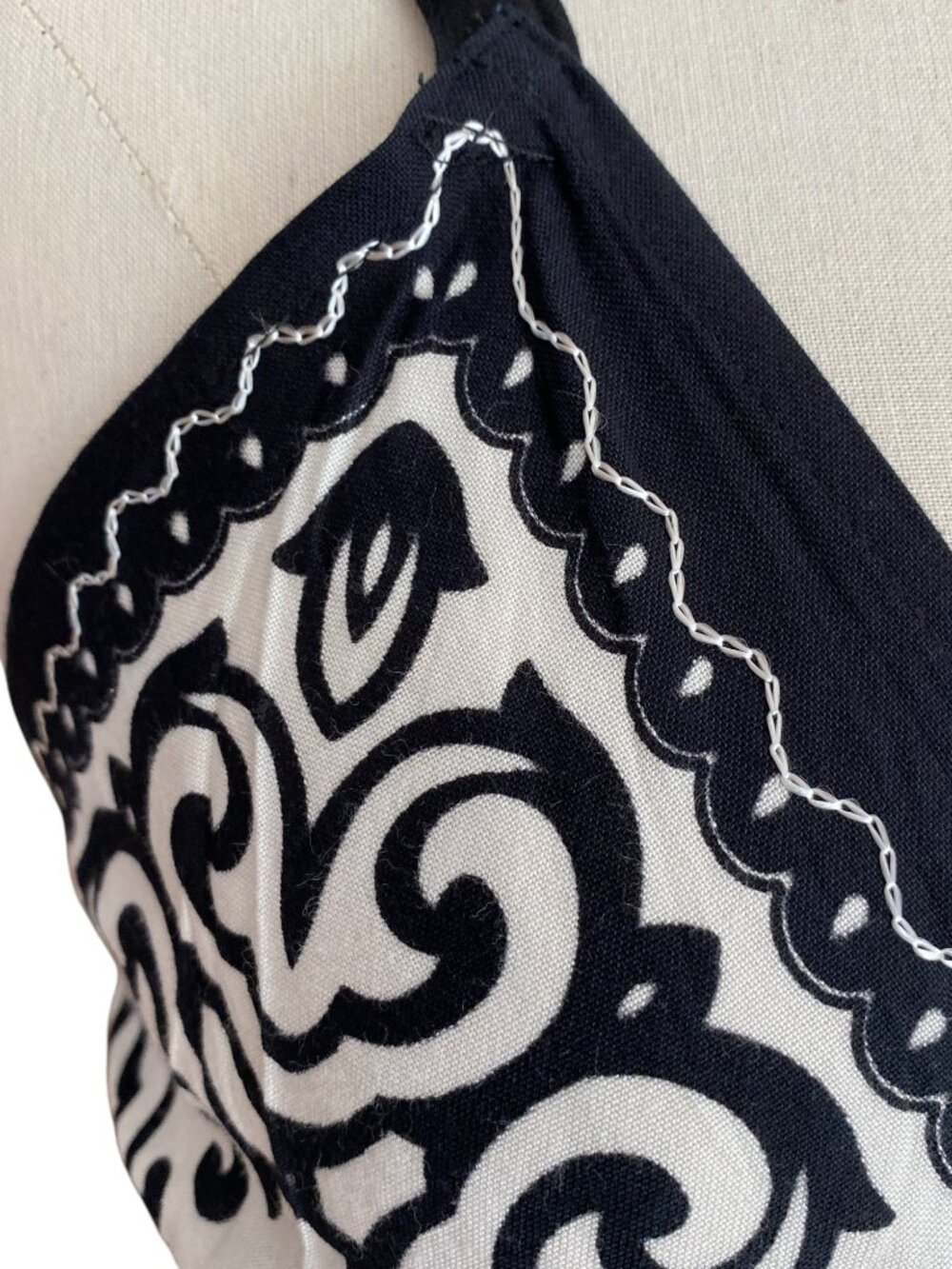 Vintage Advance Apparels Scroll Print Handkerchief Hem Dress Black White Y2K-OS - Picture 3 of 13
